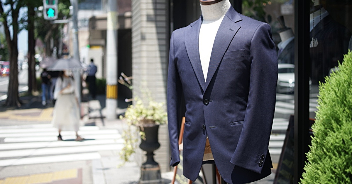 一着持っておくと役立つスーツ シーンを選ばない万能スーツとは 福岡天神大名のオーダースーツ専門店 福岡えびすテーラー